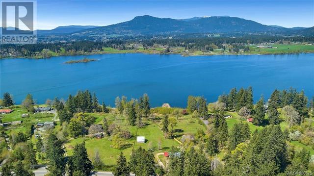 1743 Maple Bay Rd, House detached with 4 bedrooms, 2 bathrooms and 4 parking in North Cowichan BC | Image 39