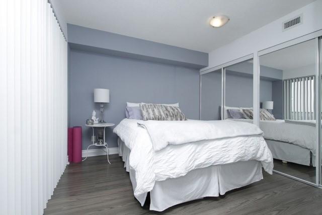 807 - 352 Front St W, Condo with 2 bedrooms, 2 bathrooms and 1 parking in Toronto ON | Image 3