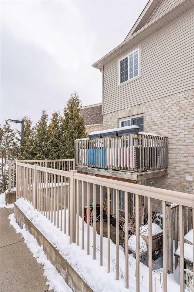 63 - 35 Mountford Dr, Townhouse with 3 bedrooms, 2 bathrooms and 1 parking in Guelph ON | Image 8