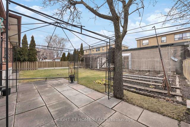 40 Winston Park Blvd, House detached with 3 bedrooms, 2 bathrooms and 5 parking in Toronto ON | Image 24