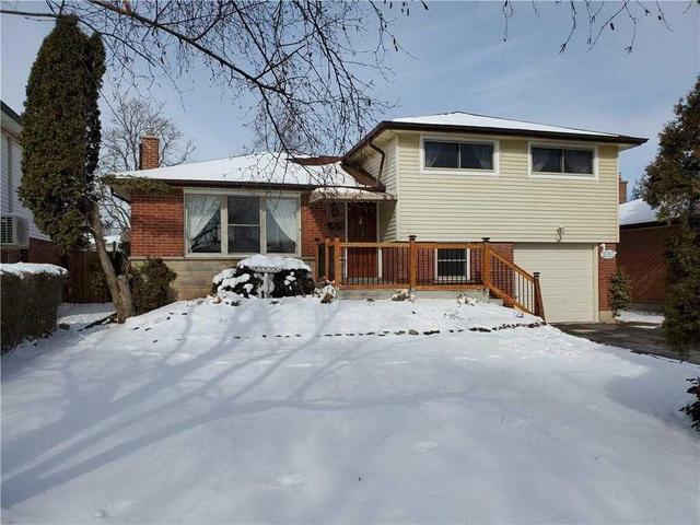 Upper - 2097 Mount Forest Dr, House detached with 3 bedrooms, 1 bathrooms and 4 parking in Burlington ON | Image 2