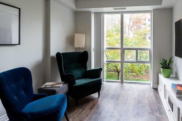 202 - 5 Michael Power Pl, Condo with 2 bedrooms, 2 bathrooms and 1 parking in Toronto ON | Image 3