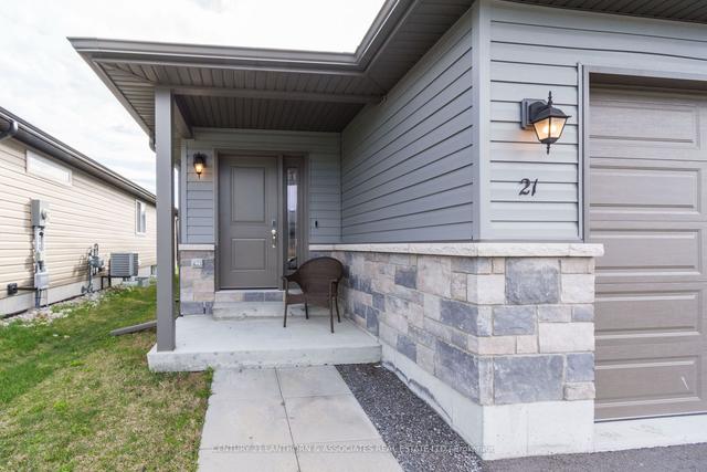 21 Lehtinen Cres, House semidetached with 2 bedrooms, 3 bathrooms and 6 parking in Belleville ON | Image 12