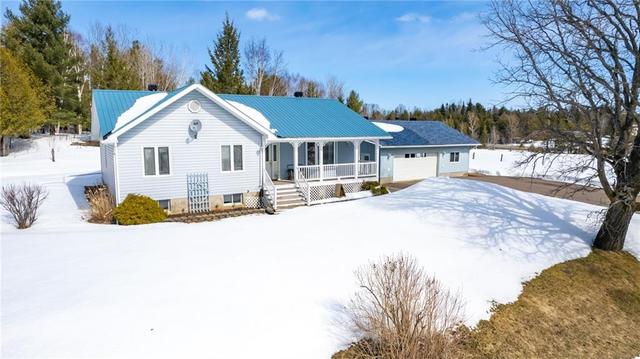 24 Crooked Rapids Road, House detached with 3 bedrooms, 2 bathrooms and 5 parking in North Algona Wilberforce ON | Image 1