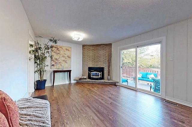 33 Tamora Crt, House detached with 4 bedrooms, 3 bathrooms and 6 parking in Toronto ON | Image 8