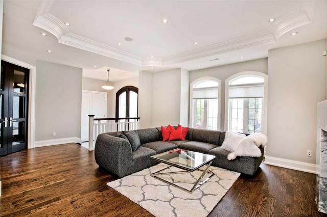 537 Douglas Ave, House detached with 4 bedrooms, 7 bathrooms and 4 parking in Toronto ON | Image 3
