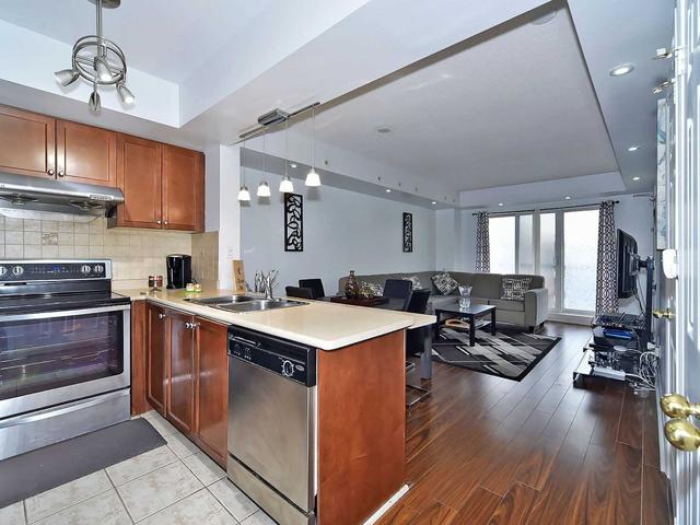 2060 - 3047 Finch Ave W, Townhouse with 2 bedrooms, 2 bathrooms and 1 parking in Toronto ON | Image 7