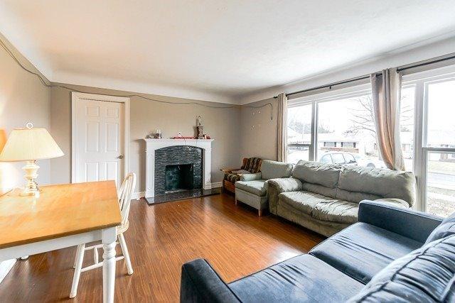 127 Jacobson Ave, House detached with 3 bedrooms, 2 bathrooms and 2 parking in St. Catharines ON | Image 4