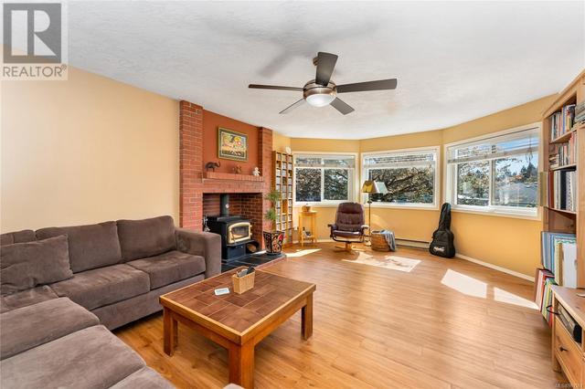 781 Cameo St, House detached with 5 bedrooms, 3 bathrooms and 4 parking in Saanich BC | Image 9