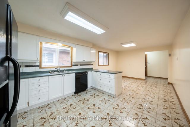 1172 Wilson Ave W, House detached with 3 bedrooms, 3 bathrooms and 5 parking in Toronto ON | Image 35