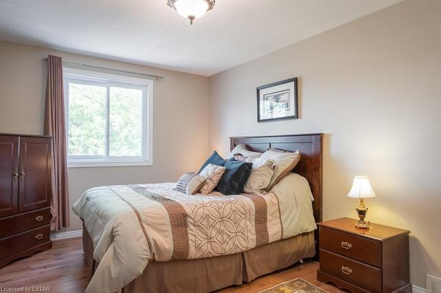 392 Mckellar Street, House semidetached with 4 bedrooms, 2 bathrooms and 5 parking in Strathroy Caradoc ON | Image 13