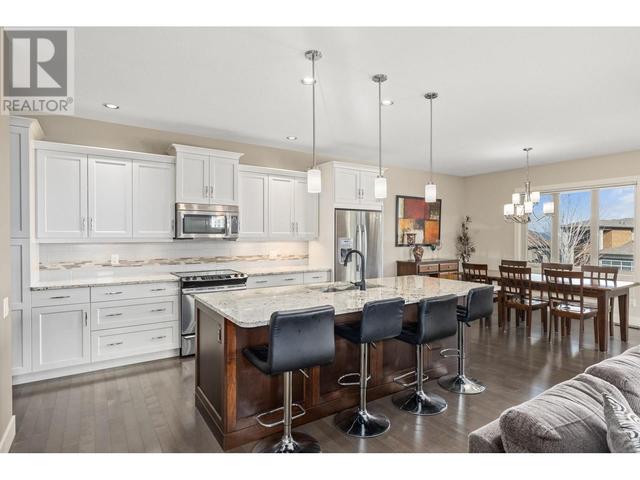 753 Kuipers Crescent, House detached with 3 bedrooms, 2 bathrooms and 2 parking in Kelowna BC | Image 3