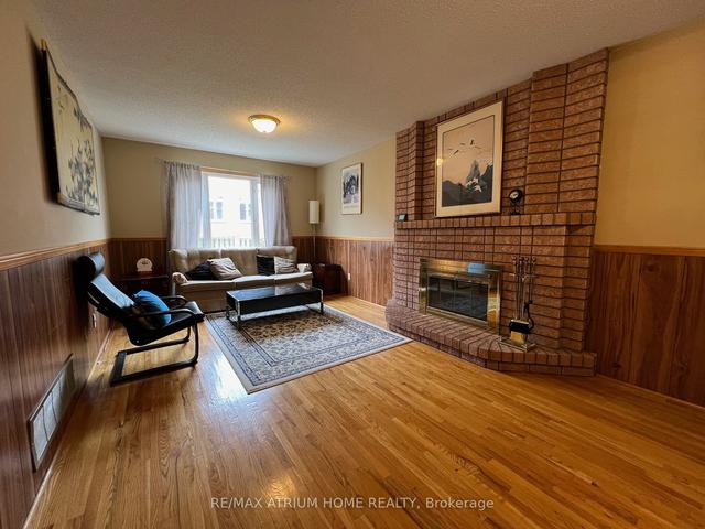23 Coverdale Cres, House detached with 4 bedrooms, 3 bathrooms and 4 parking in Toronto ON | Image 2