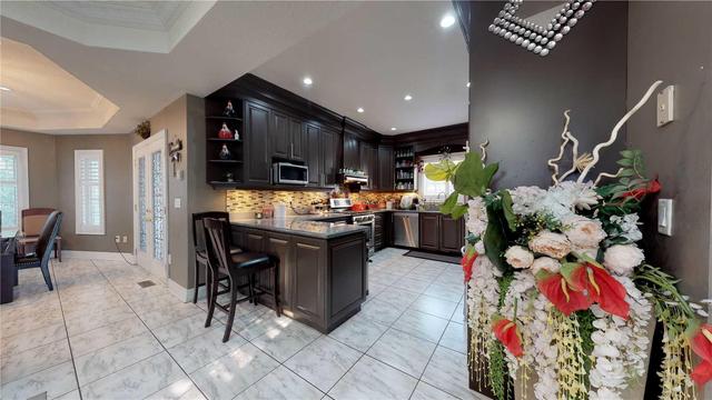 48 Yorkdale Cres, House detached with 4 bedrooms, 5 bathrooms and 3 parking in Toronto ON | Image 7