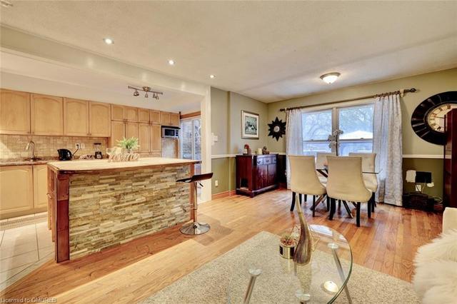 1009 Raintree Lane, House attached with 3 bedrooms, 1 bathrooms and 3 parking in Mississauga ON | Image 9