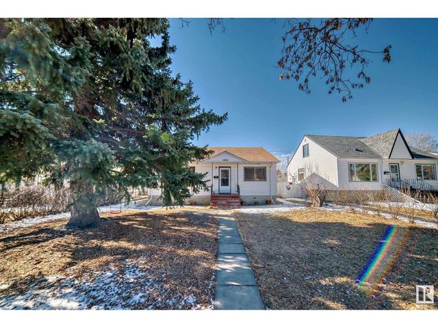 13003 Sherbrooke Av Nw, House detached with 5 bedrooms, 2 bathrooms and null parking in Edmonton AB | Image 2