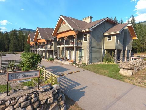 9 - 912 Slocan St, Condo with 2 bedrooms, 2 bathrooms and null parking in Slocan BC | Card Image