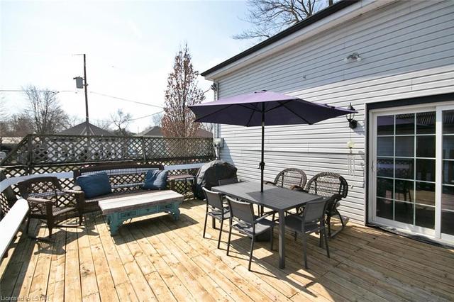 1040 King Street, House detached with 3 bedrooms, 2 bathrooms and 4 parking in London ON | Image 3