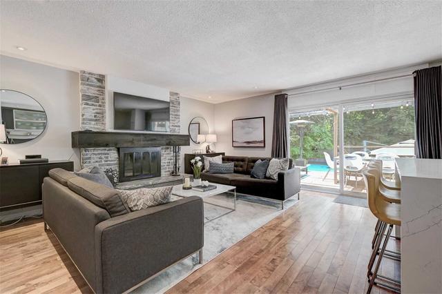 38 Gradwell Dr, House detached with 2 bedrooms, 2 bathrooms and 4 parking in Toronto ON | Image 2