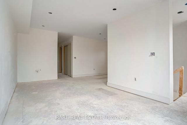 1640 Dufferin St, House detached with 8 bedrooms, 7 bathrooms and 2 parking in Toronto ON | Image 20