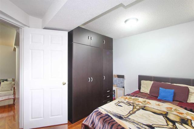 11 Kimberley Cres, Townhouse with 3 bedrooms, 2 bathrooms and 2 parking in Brampton ON | Image 15