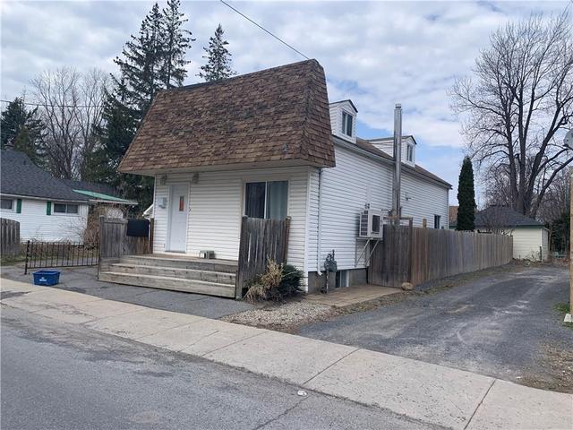209 Third Street E, House detached with 2 bedrooms, 1 bathrooms and 2 parking in Cornwall ON | Image 1