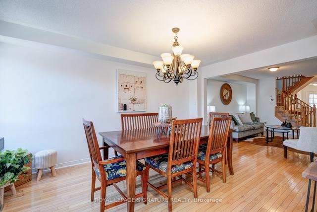 17 Vessel Cres, House detached with 3 bedrooms, 3 bathrooms and 2 parking in Toronto ON | Image 2