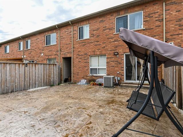 23 Wall St, House attached with 3 bedrooms, 3 bathrooms and 4 parking in Brampton ON | Image 16