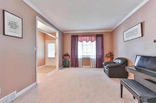 990 Country Club Cres, House detached with 3 bedrooms, 2 bathrooms and 4 parking in London ON | Image 3