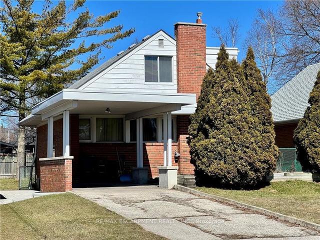 38 Deerfield Rd, House detached with 2 bedrooms, 2 bathrooms and 5 parking in Toronto ON | Image 1