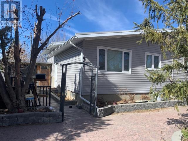 1914 13 Street N, House semidetached with 2 bedrooms, 3 bathrooms and 2 parking in Lethbridge AB | Card Image