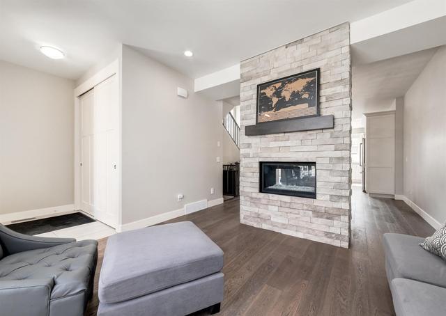 913 Rundle Crescent Ne, Home with 3 bedrooms, 3 bathrooms and 2 parking in Calgary AB | Image 4