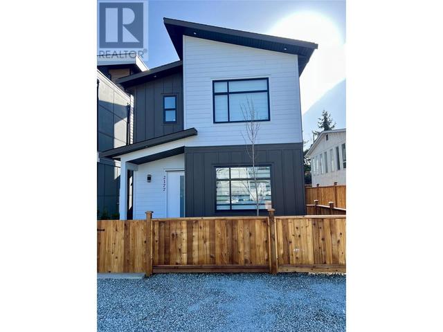 2177 Aberdeen Street, House attached with 3 bedrooms, 2 bathrooms and null parking in Kelowna BC | Image 2