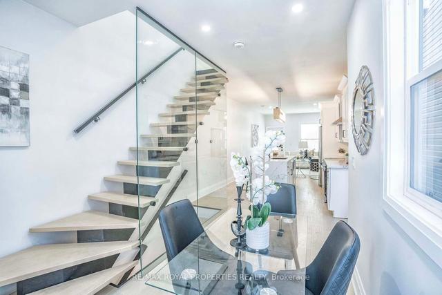 519 Greenwood Ave, House semidetached with 3 bedrooms, 2 bathrooms and 0 parking in Toronto ON | Image 6