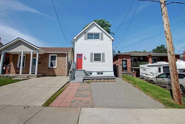147 Macaulay St E, House detached with 2 bedrooms, 3 bathrooms and 1 parking in Hamilton ON | Image 1