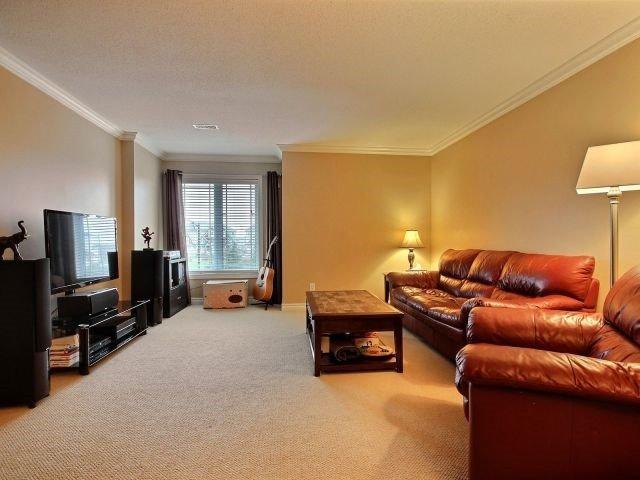 618 Lakeridge Dr, Condo with 2 bedrooms, 3 bathrooms and 2 parking in Ottawa ON | Image 2