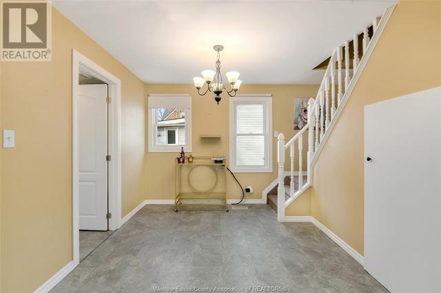 2639 Elsmere, House detached with 3 bedrooms, 1 bathrooms and null parking in Windsor ON | Image 15