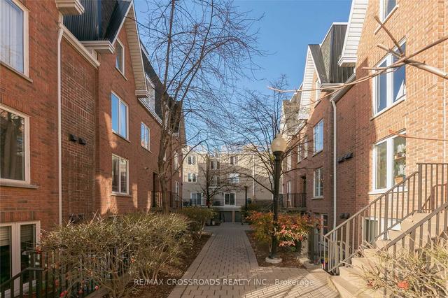 322 - 26 Douro St, Townhouse with 2 bedrooms, 2 bathrooms and 0 parking in Toronto ON | Image 1
