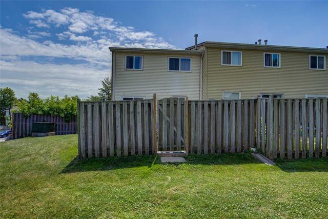 86 Morley Cres, Townhouse with 3 bedrooms, 2 bathrooms and 1 parking in Brampton ON | Image 15