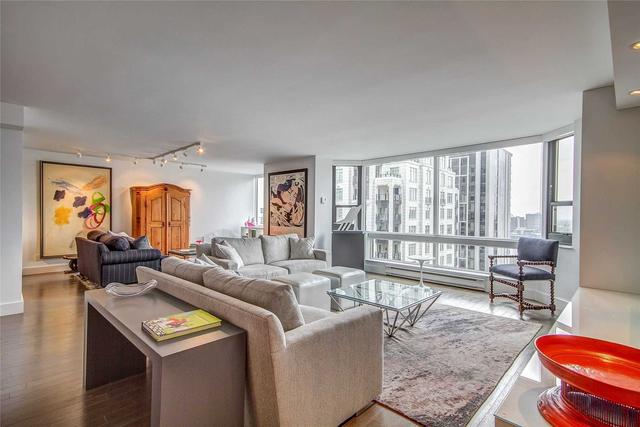 2105 - 1166 Bay St, Condo with 2 bedrooms, 2 bathrooms and 2 parking in Toronto ON | Image 34