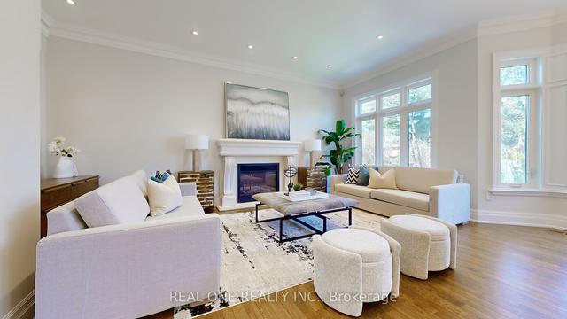 222 Florence Ave, House detached with 4 bedrooms, 5 bathrooms and 4 parking in Toronto ON | Image 3