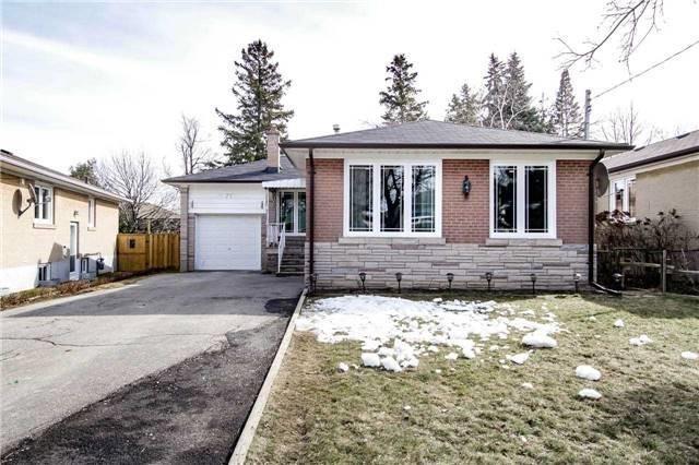 71 Pandora Circ, House detached with 2 bedrooms, 1 bathrooms and 3 parking in Toronto ON | Image 1
