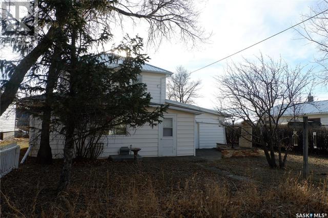 233 5th Avenue W, House detached with 4 bedrooms, 3 bathrooms and null parking in Gravelbourg SK | Image 33