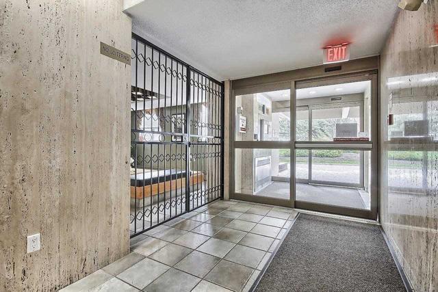 1010 - 9 Four Winds Dr, Condo with 3 bedrooms, 2 bathrooms and 1 parking in Toronto ON | Image 12
