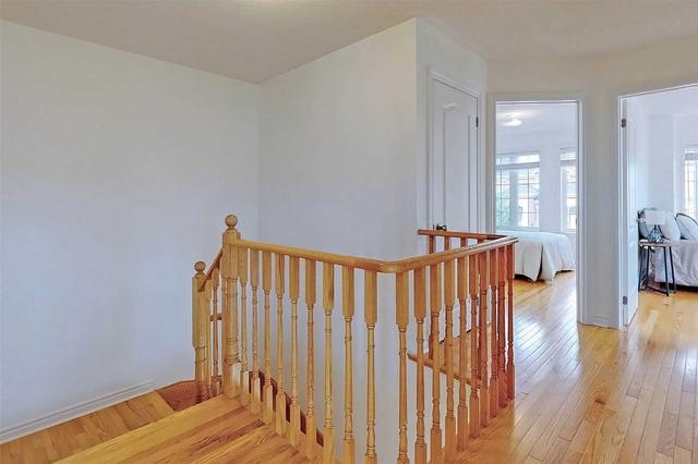 2 Moore's Crt, House attached with 4 bedrooms, 3 bathrooms and 3 parking in Markham ON | Image 10