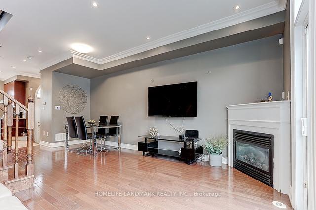 95b Finch Ave W, House attached with 3 bedrooms, 3 bathrooms and 2 parking in Toronto ON | Image 35