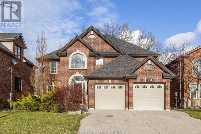 1334 Lakeview, House detached with 5 bedrooms, 3 bathrooms and null parking in Windsor ON | Image 1