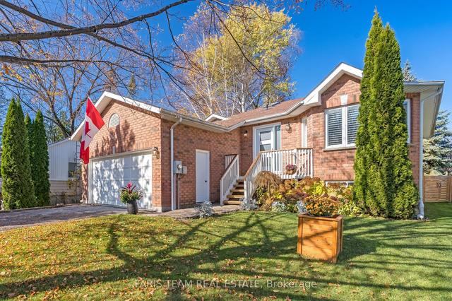 1060 Belle Aire Beach Rd, House detached with 3 bedrooms, 3 bathrooms and 6 parking in Innisfil ON | Image 1