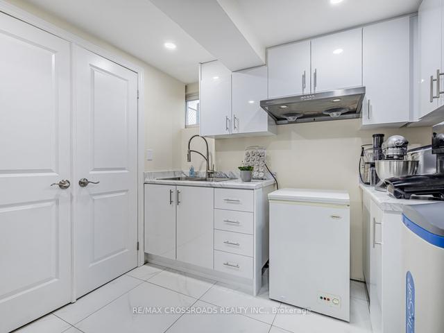 141 Ardwick Blvd, House semidetached with 3 bedrooms, 4 bathrooms and 3 parking in Toronto ON | Image 25