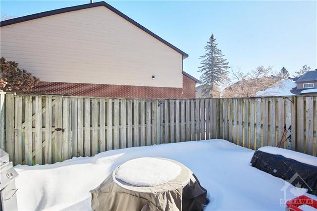 2106 Orient Park Drive, Townhouse with 4 bedrooms, 2 bathrooms and 2 parking in Ottawa ON | Image 30